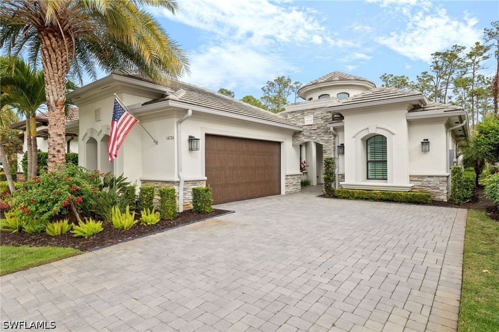 14726 Reserve Ln, Naples