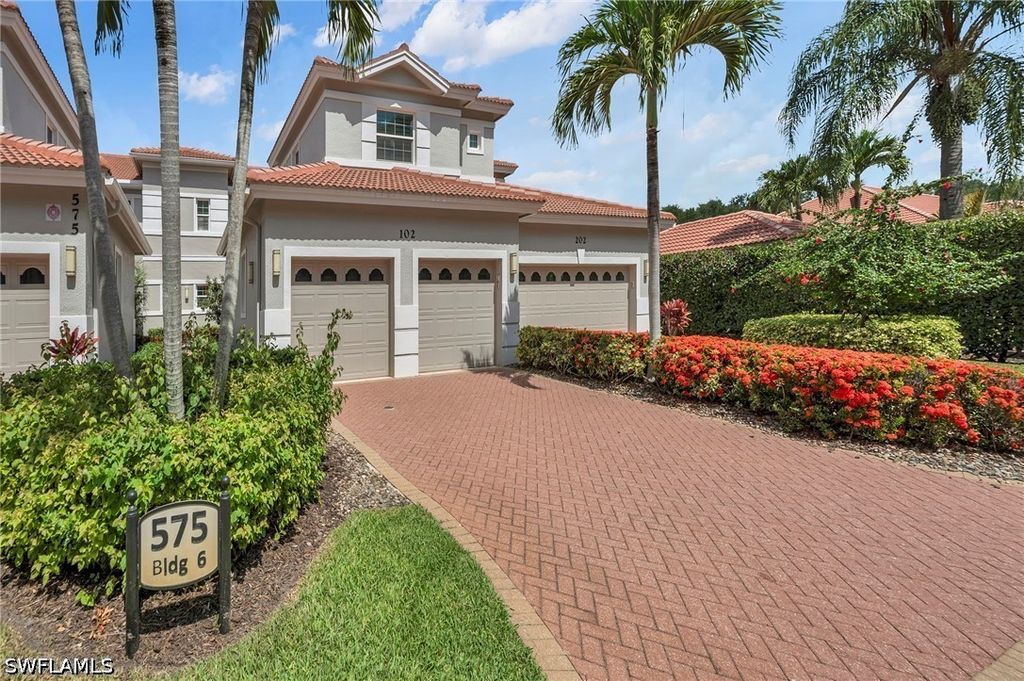 575 El Camino Real 6102, Naples