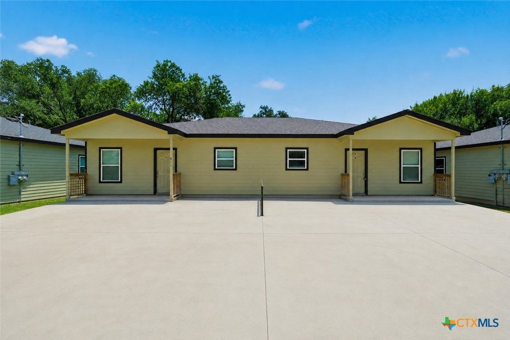 611 E Martindale Street A & B, Seguin