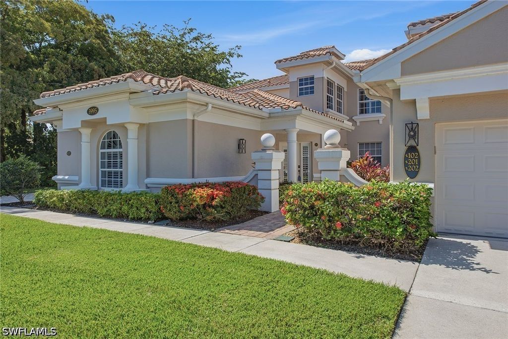 3995 Deer Crossing Ct 201, Naples