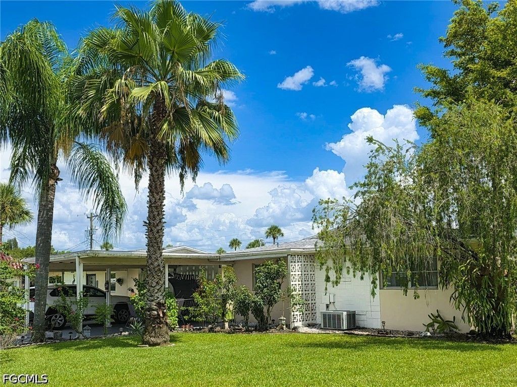 2214 Gladiola Dr, Lehigh Acres