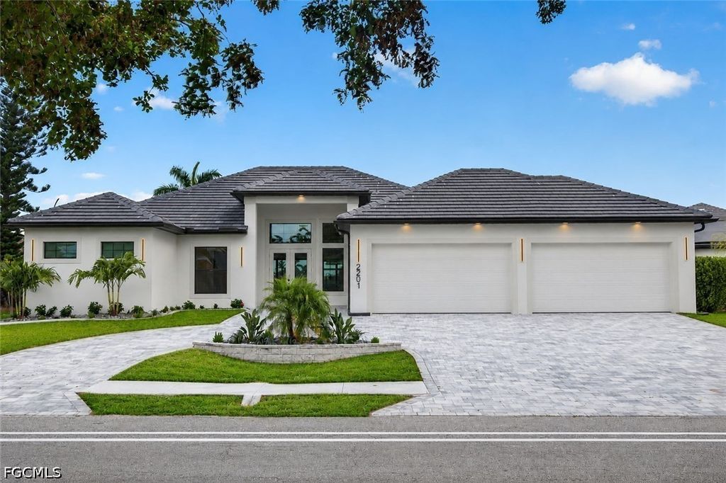2201 Beach Pkwy W, Cape Coral