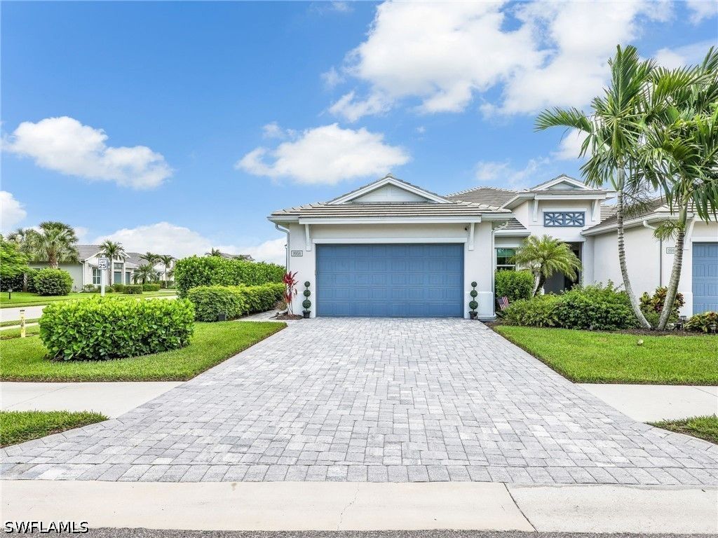 8958 Saint Lucia Dr, Naples