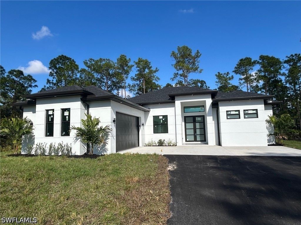 3307 12th Ave Ne, Naples
