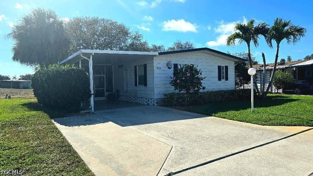 537 Charlemagne Blvd, NAPLES