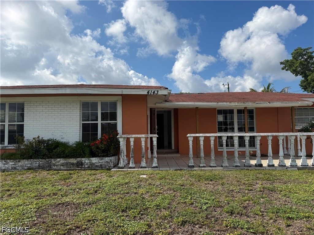 4143 Country Club Blvd, Cape Coral