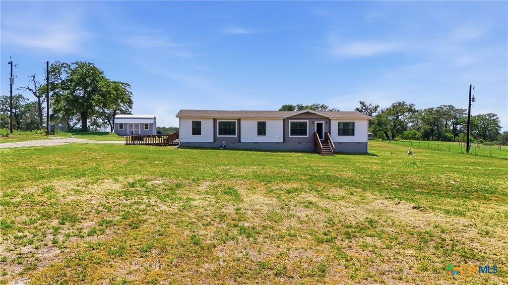 400 Lyon Road, Seguin
