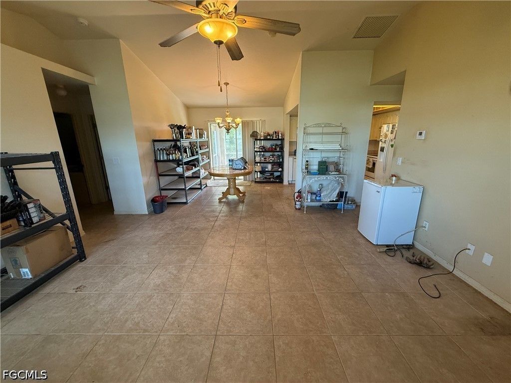827 Ne 17th Ter, Cape Coral