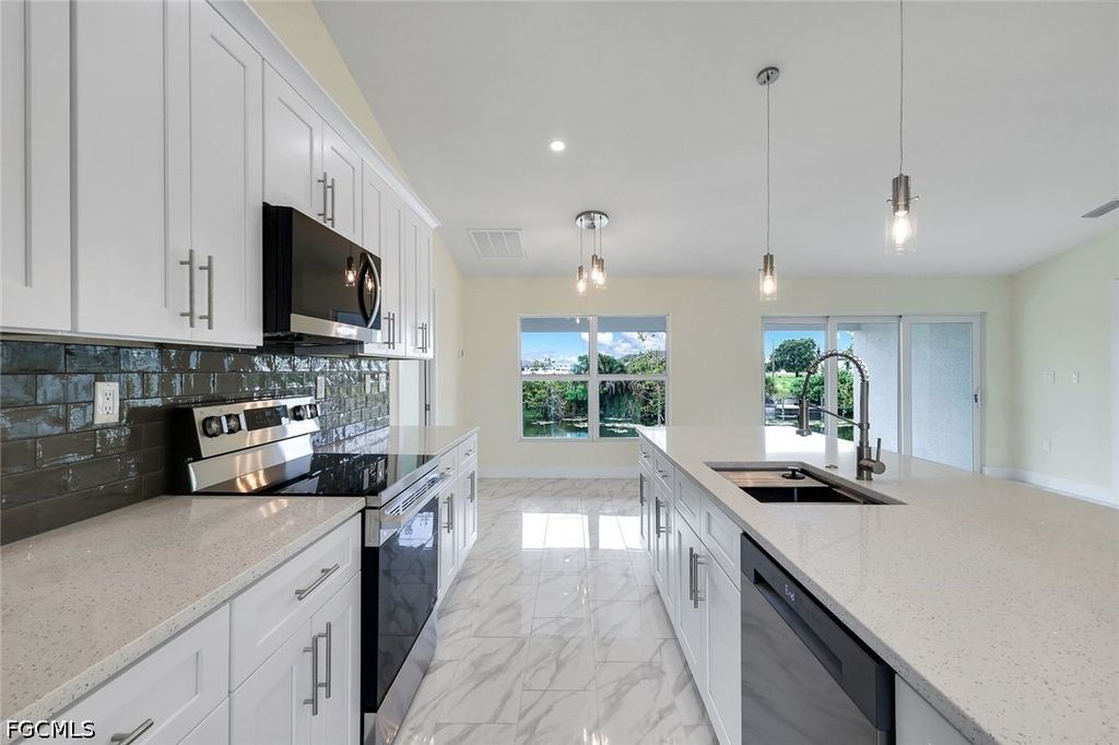 2622 Ne 1st Pl, Cape Coral