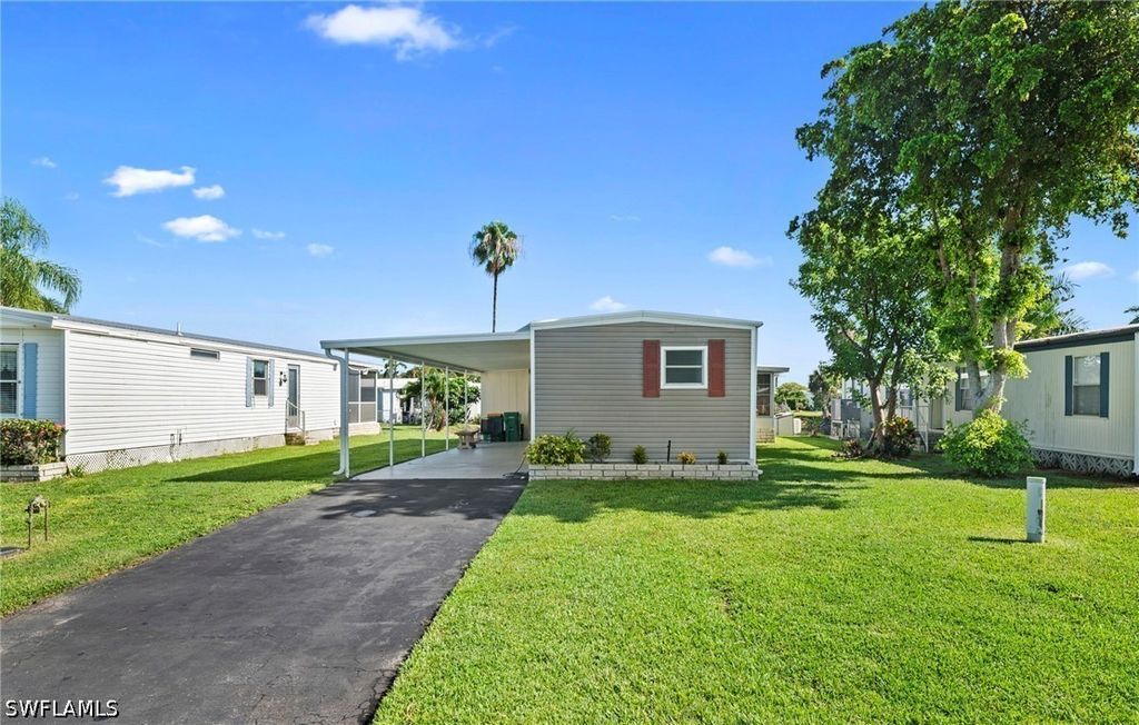 455 Cape Florida Way, Naples
