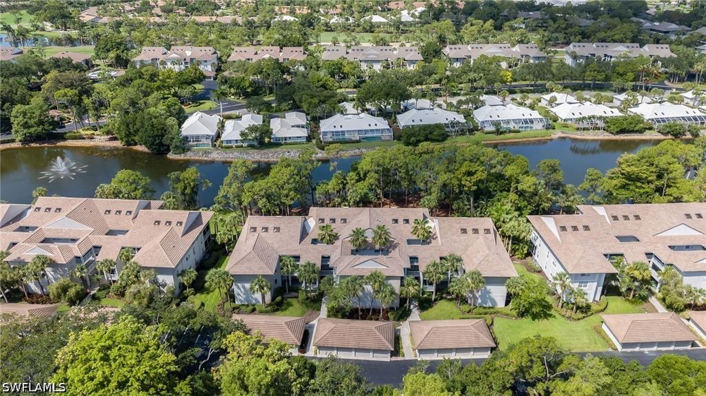 770 Waterford Dr 302, Naples