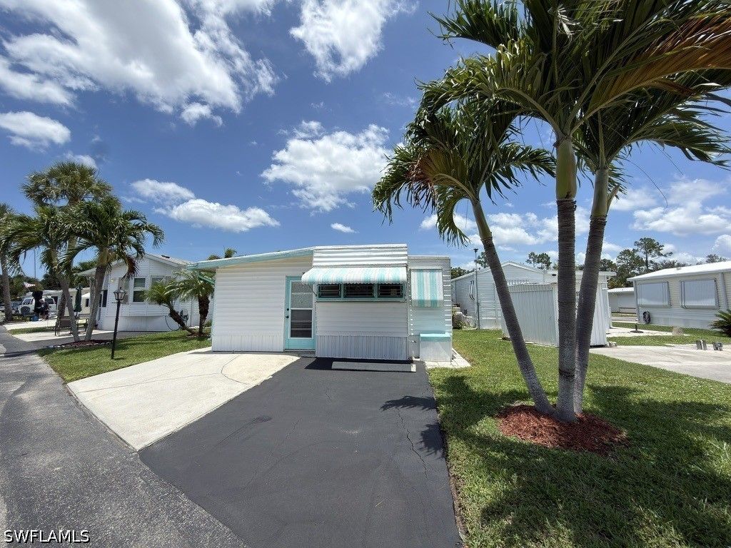 16 Jade Dr, Naples