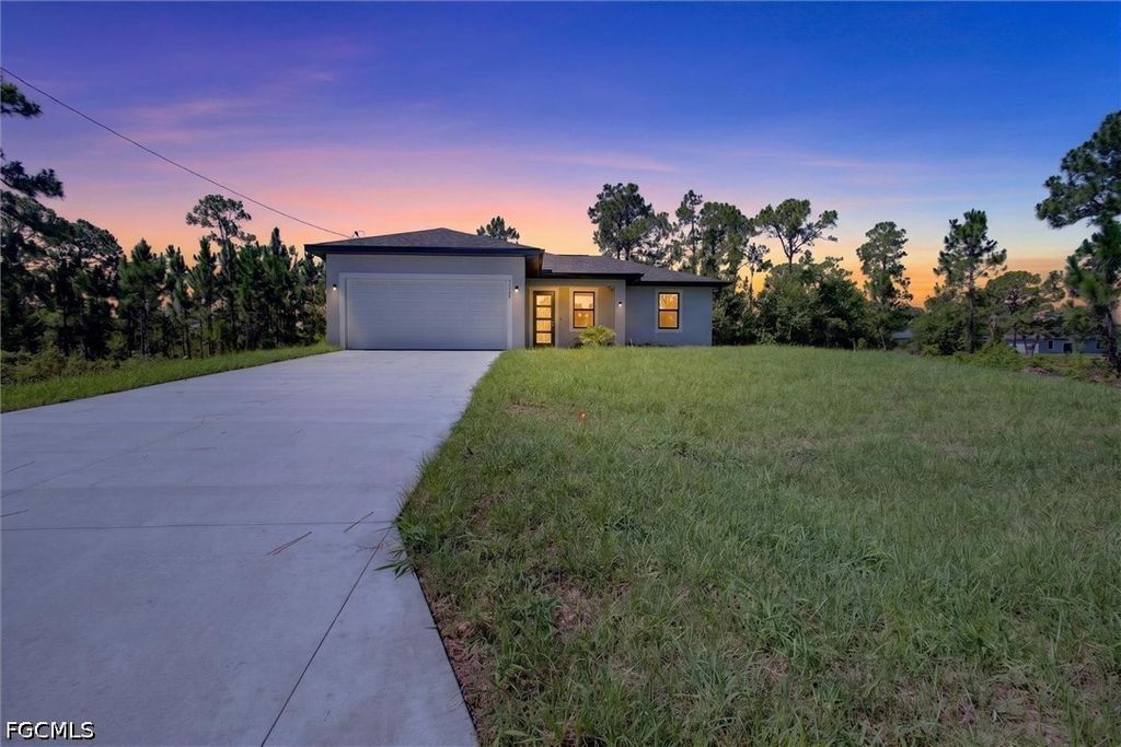 1130 Dutchess St E, Lehigh Acres