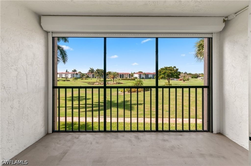 13 High Point Cir N 209, Naples