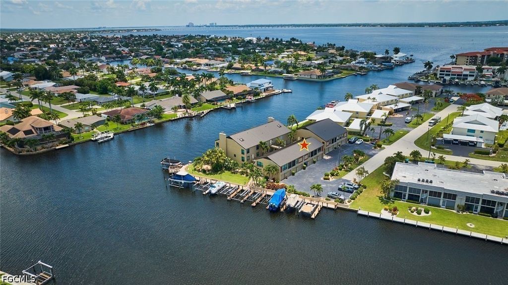 1905 Se 40th Ter 102, Cape Coral