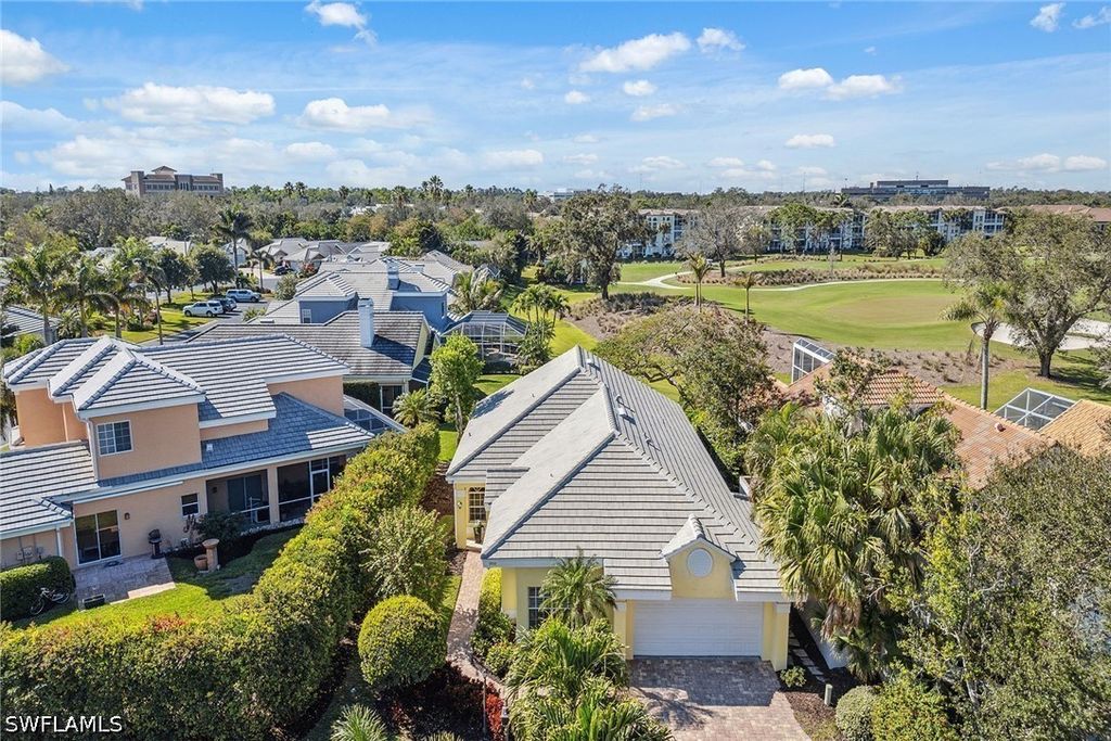 5900 Fountain Dr, Naples
