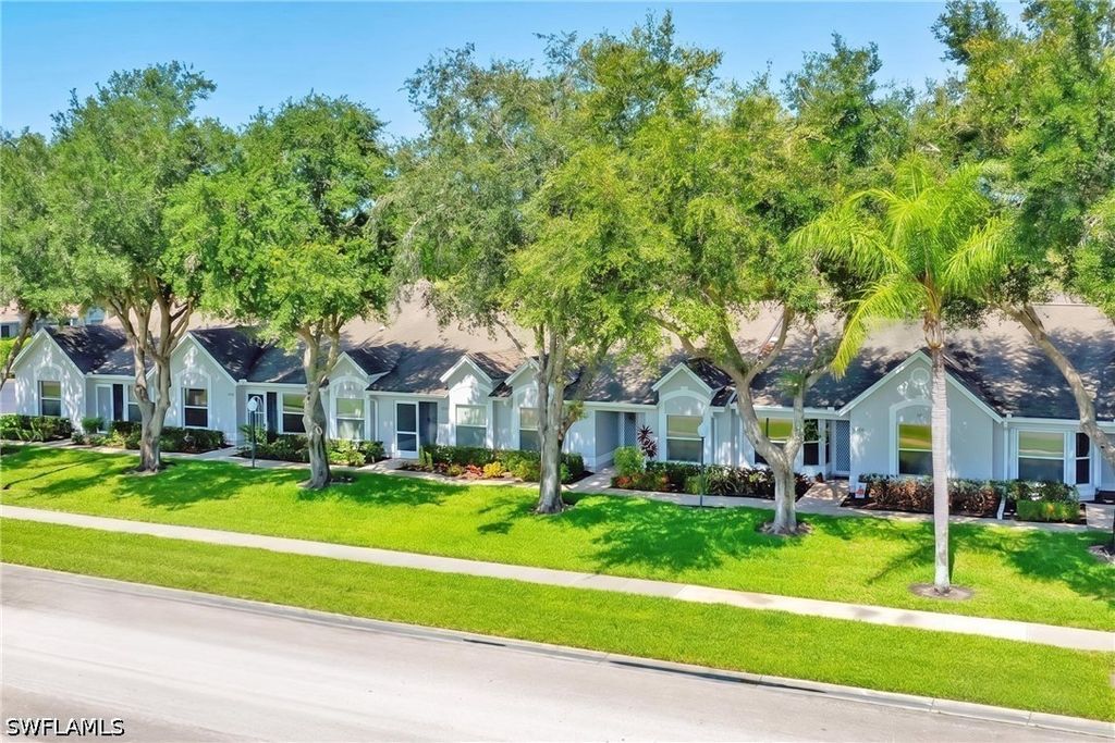 10188 Regent Cir 2802, Naples