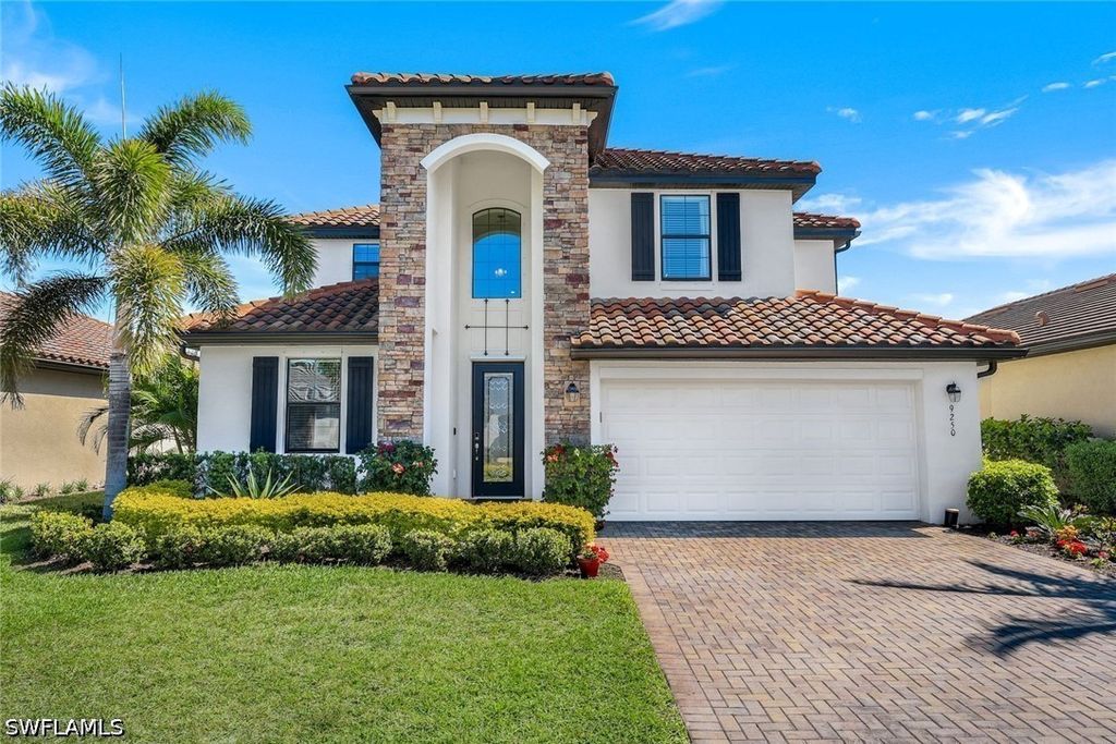 9250 Shadow Oak Ln, Naples