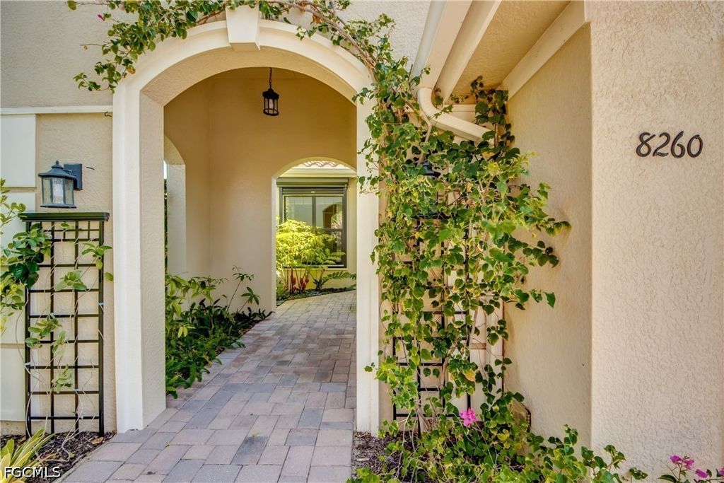 8260 Venetian Pointe Dr, Fort Myers