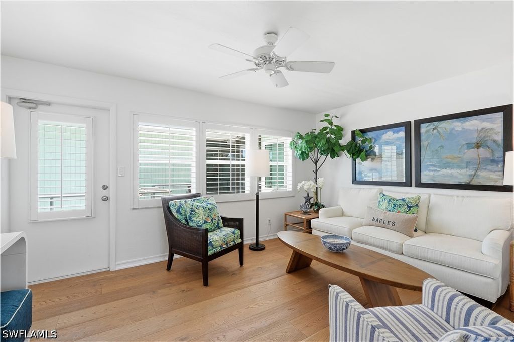 285 8th Ave S 285, Naples