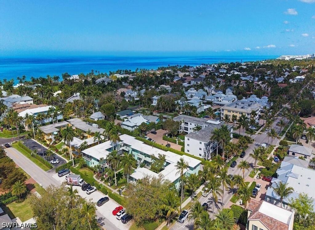 285 8th Ave S 285, Naples