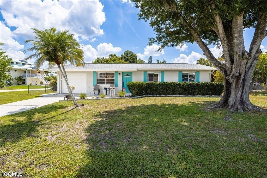 2138 Dominica Ave, FORT MYERS