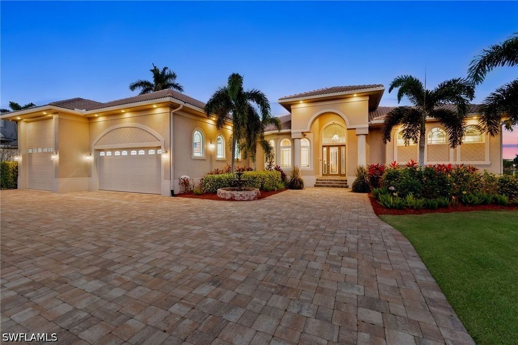 18018 Broadview Dr, Naples