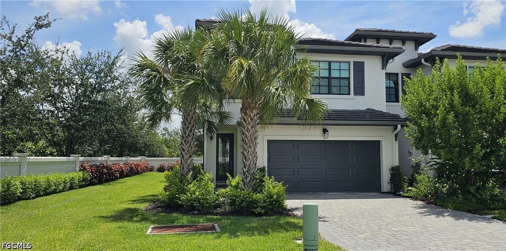 7510 Rockefeller Dr, Naples