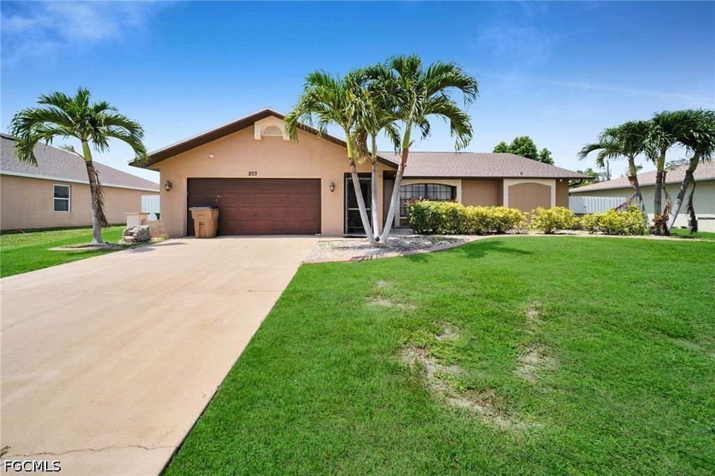 203 Se 16th Ter, Cape Coral