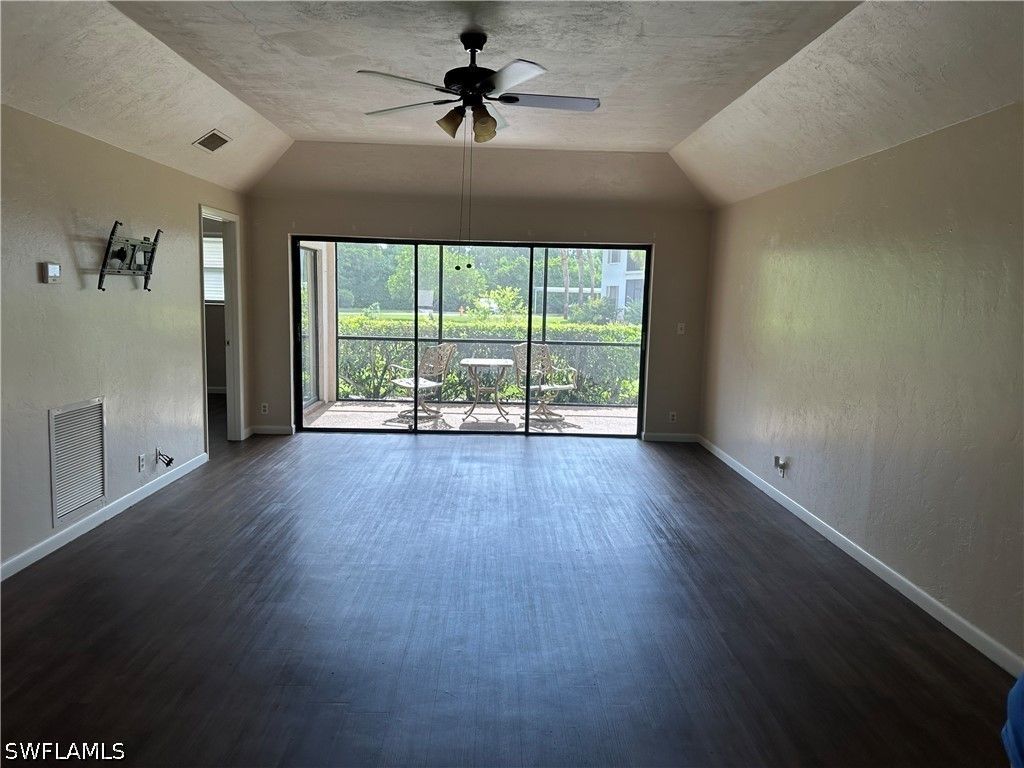 1833 Ctyard Way 106, Naples