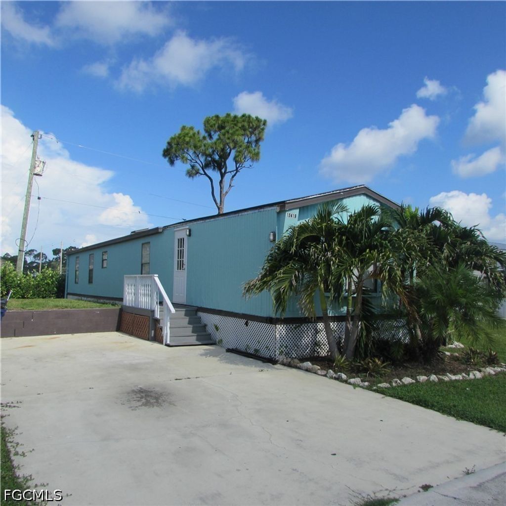 10419 Trotwood Ave, St James City