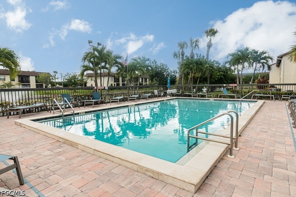 9275 Lake Park Dr 204, FORT MYERS
