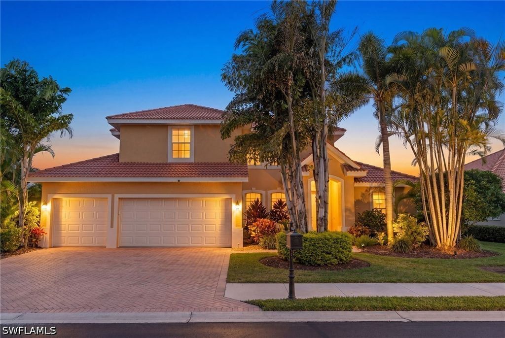 5005 Old Pond Dr, Naples