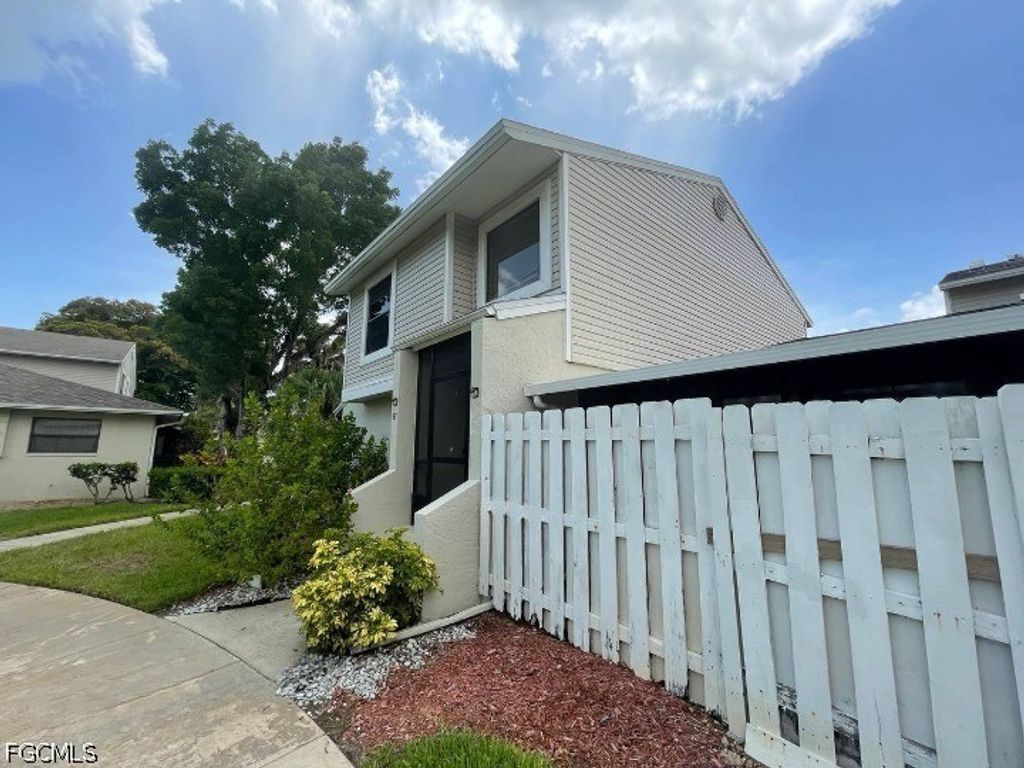 1422 Sw 50th St 67, Cape Coral