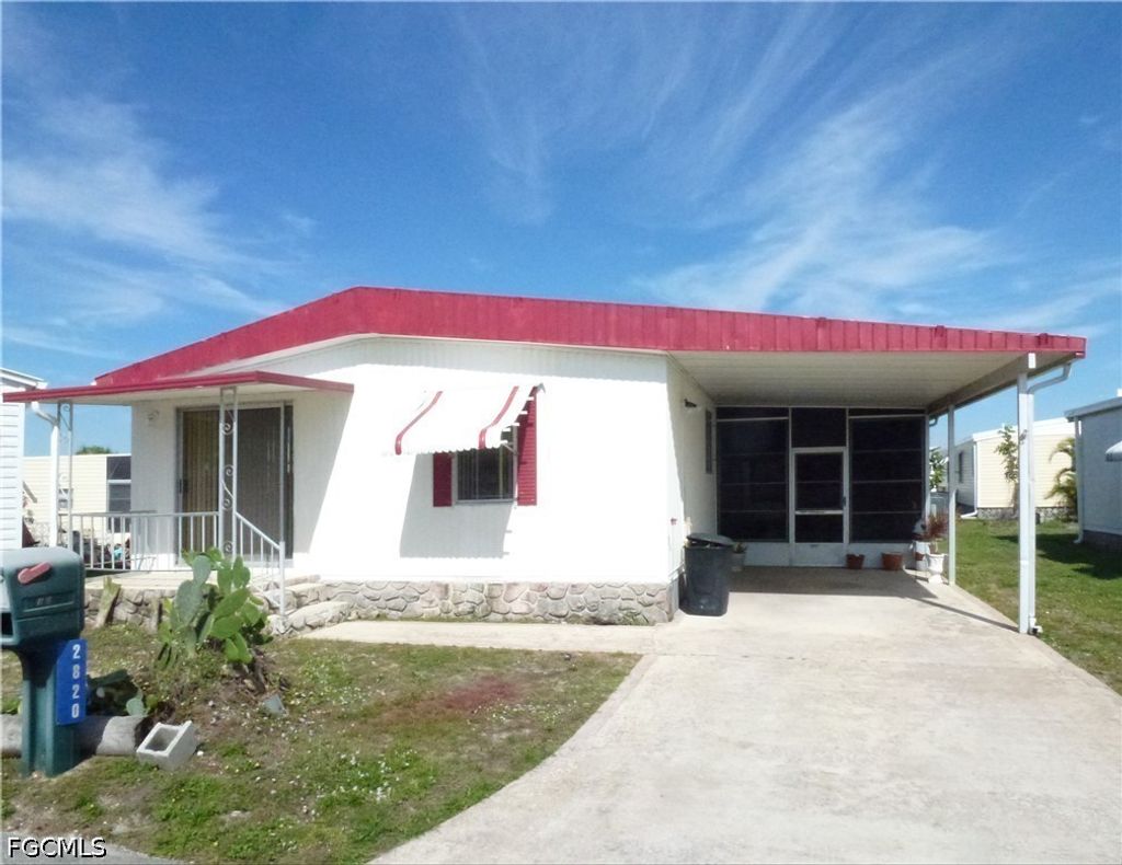 2820 Breezewood Dr, NORTH FORT MYERS