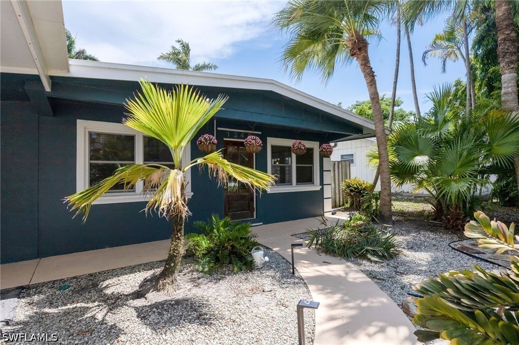 1248 Frank Whiteman Blvd, Naples