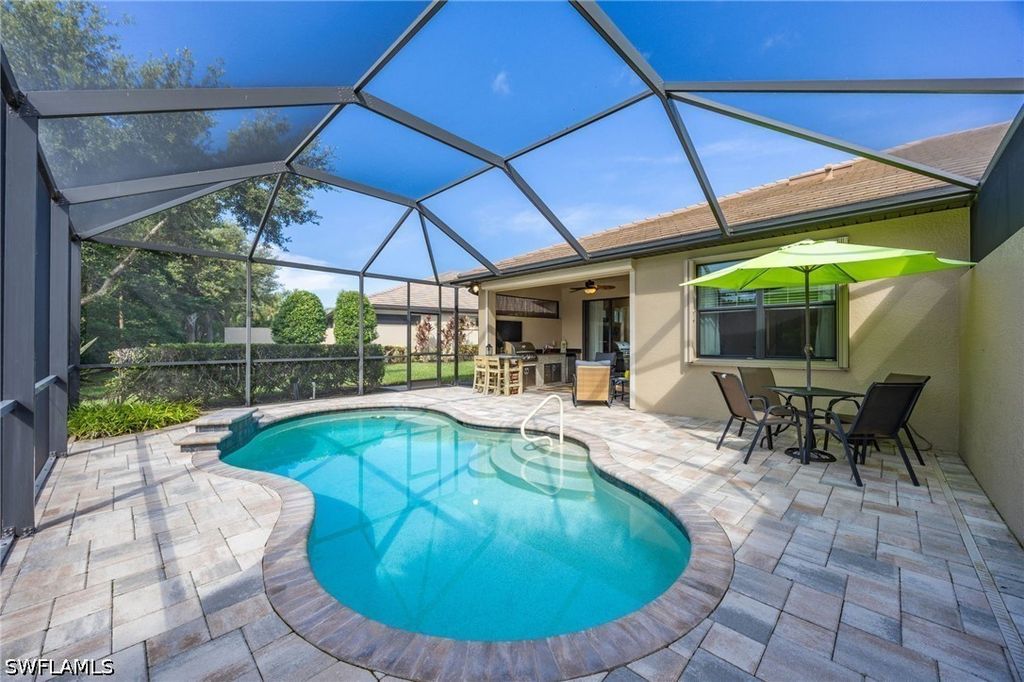 7156 Live Oak Dr, Naples