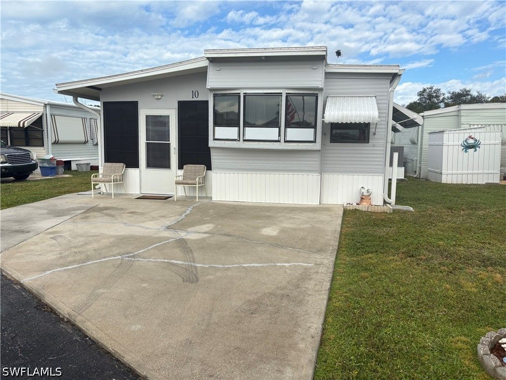 10 Jade Dr 10j, Naples