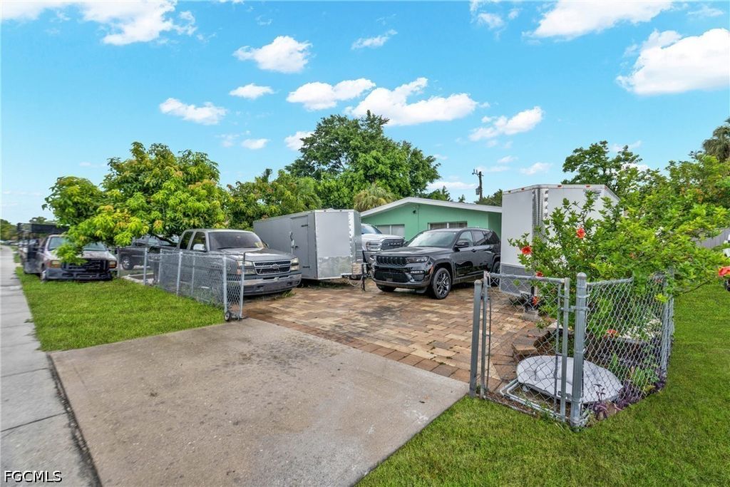 1847 Maple Dr, Fort Myers