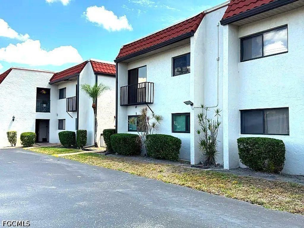 4728 Orange Grove Blvd 12, North Fort Myers