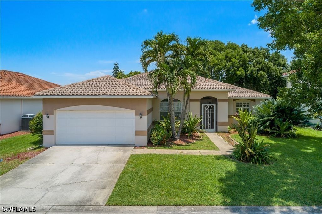 11082 Lakeland Cir, FORT MYERS