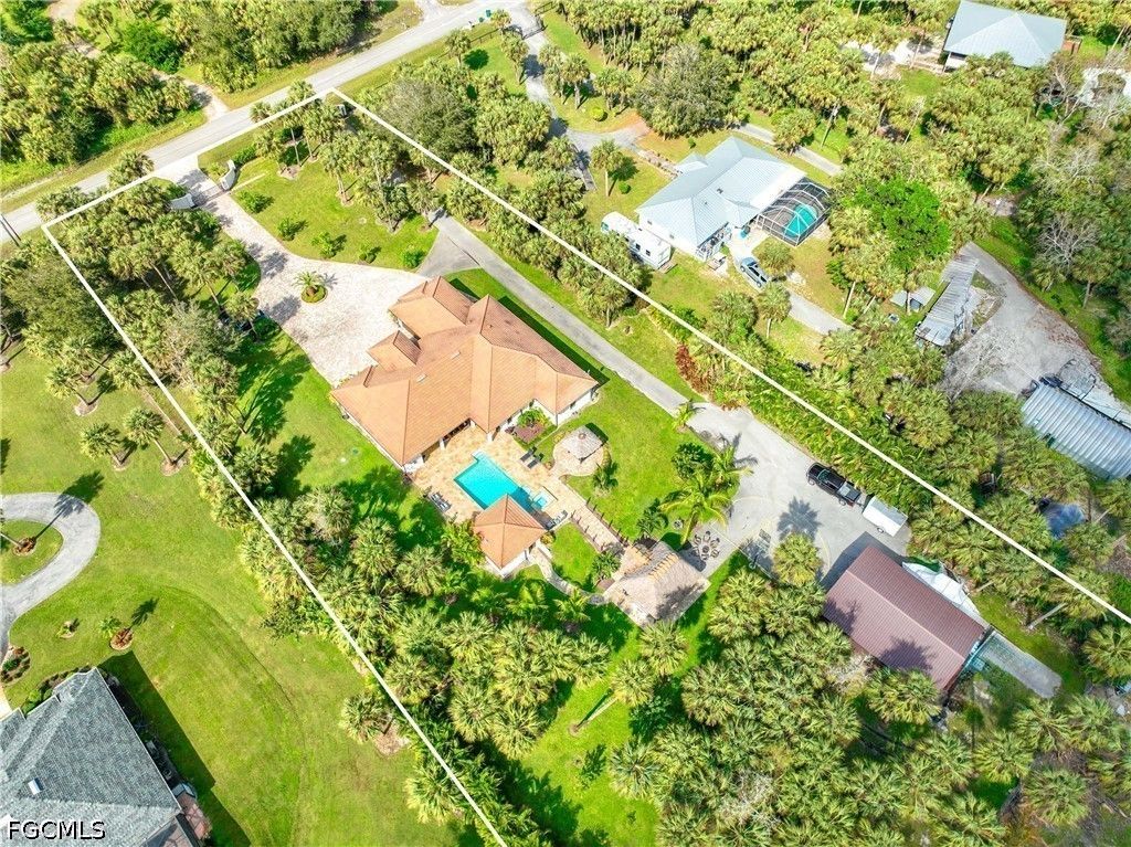 214 9th St Nw, Naples