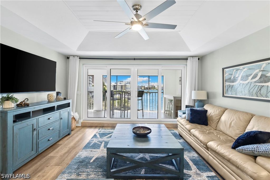 9101 Vanderbilt Dr 302, Naples