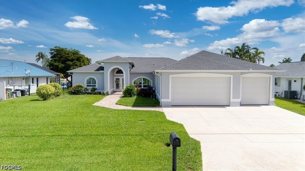 1157 Se 32nd Ter, Cape Coral