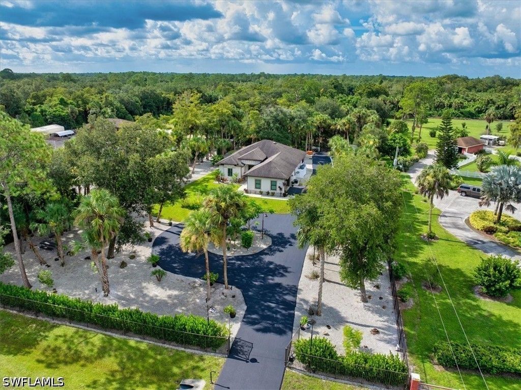 328 16th Ave Nw, Naples