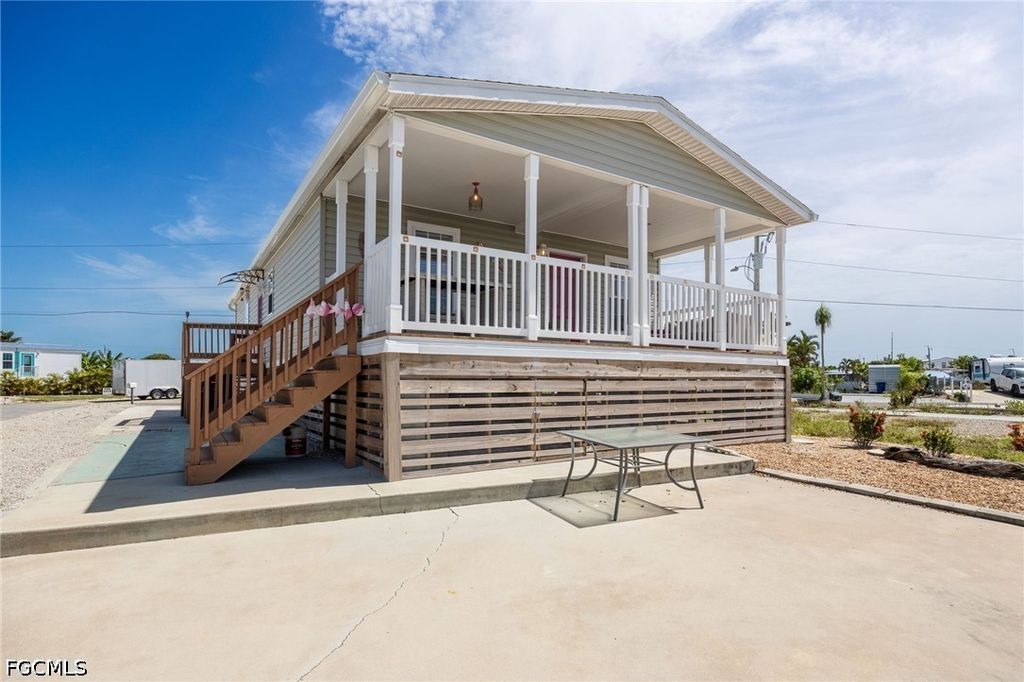 3822 Blueberry Ln, St James City