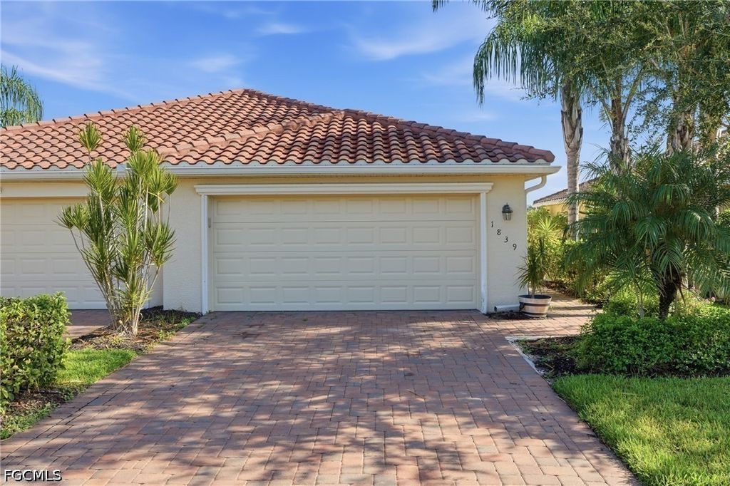 1839 Alameda Dr, NAPLES