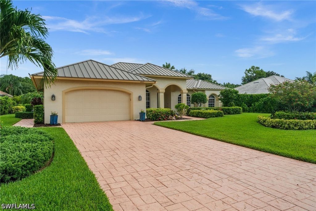 2027 Castle Garden Ln, Naples