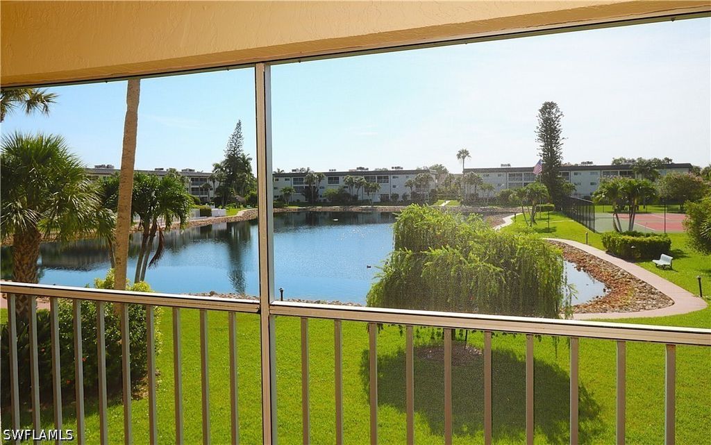 1004 Manatee Rd H202, Naples