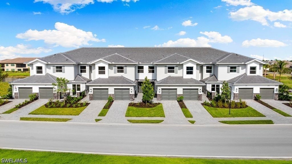 15345 Giardino Dr 12-202, Naples